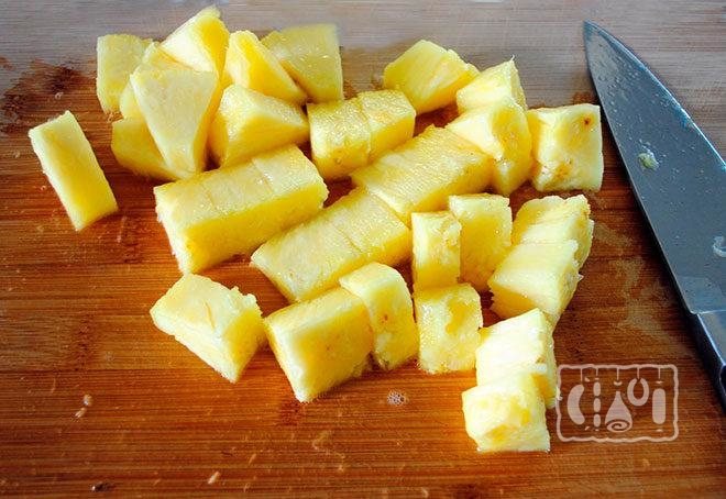 ананас-кубиками