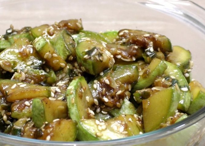 Кабачки по-корейски с соевым соусом и кунжутом