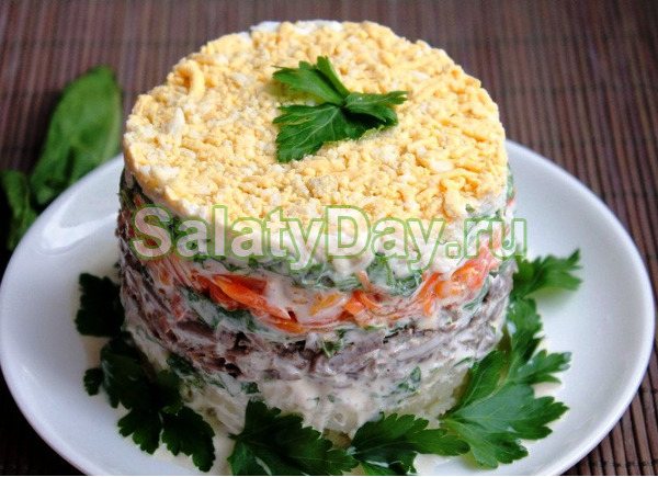 Печеночный салат с огурчиками