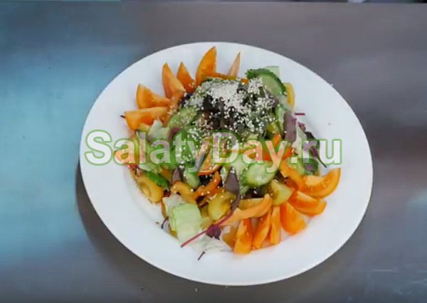Простой салат Чука с морской капустой