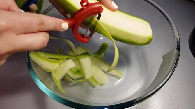Режем кабачок слайсами