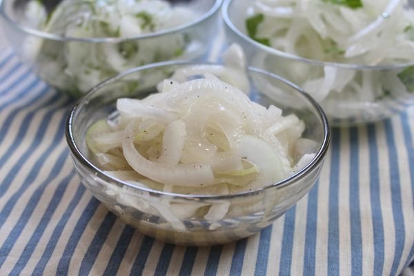 Русская красавица салат. Рецепт классический с курицей, ветчиной, слоями пошагово