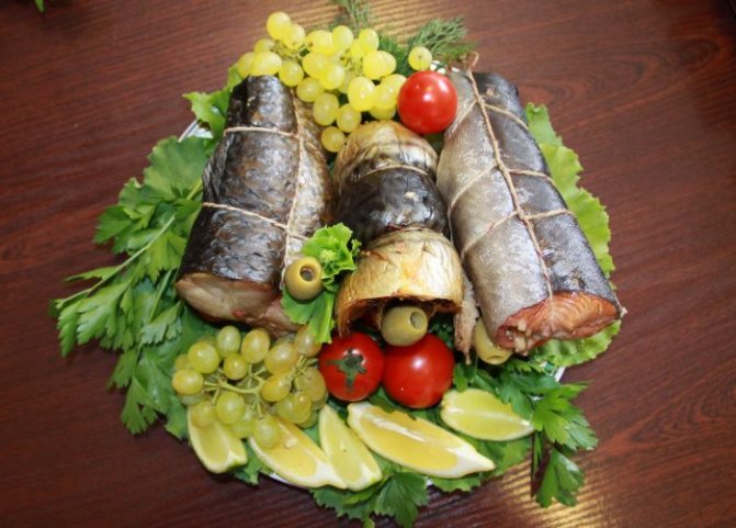 Рыба горячего копчения - сервировка стола