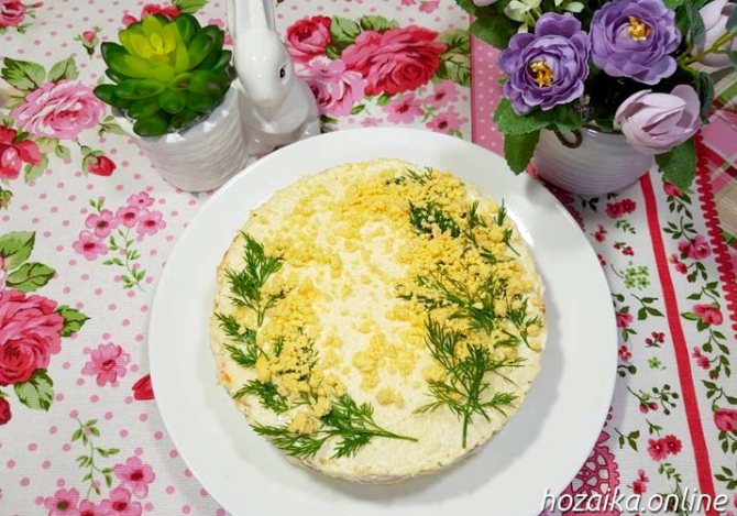 салат Мимоза с консервированной сайрой