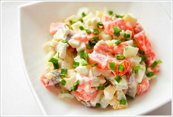 Салат с копченой кетой