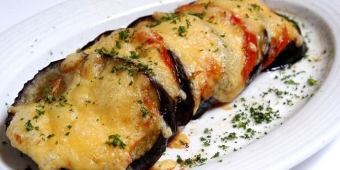 Запеченные баклажаны и томаты с сыром
